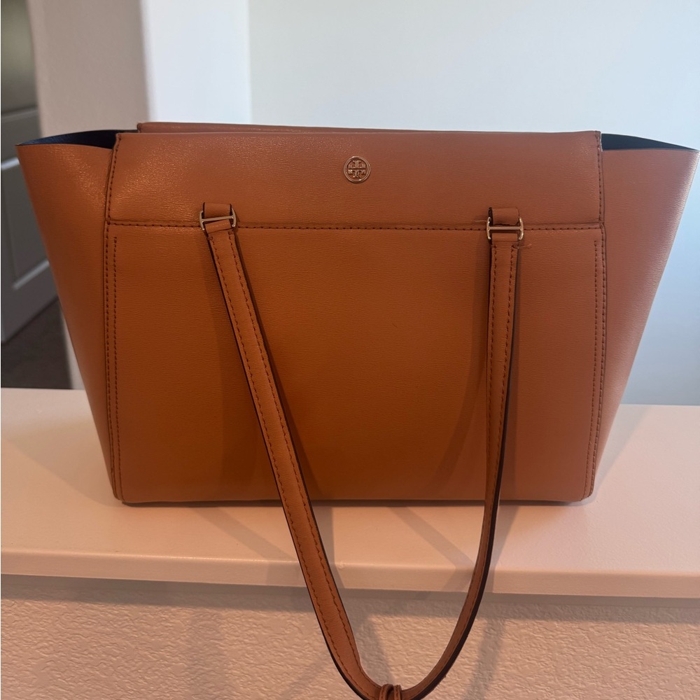 Tory Burch Parker Tote - Picture 4 of 16